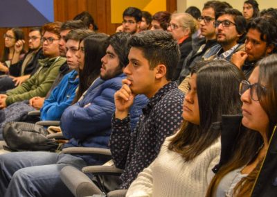 Estudiantes durante charla inaugural del Depto.
