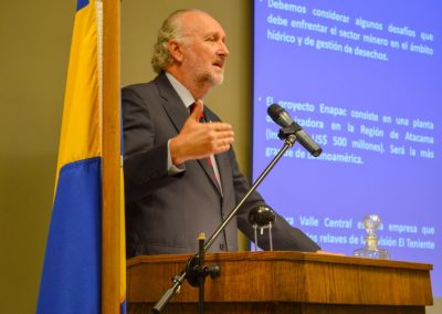 Ministro Baldo Prokurica durante su exposición en la clase inaugural de Metalúrgica.