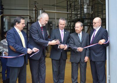 Corte de cinta en inauguración de Planta Piloto.