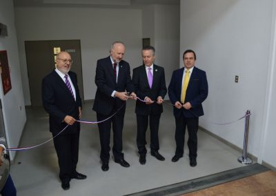 Corte de cinta inauguración edificio de Ingeniería Civil de Minas.