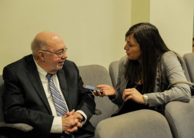 Dr. Scott Fogler siendo entrevistado