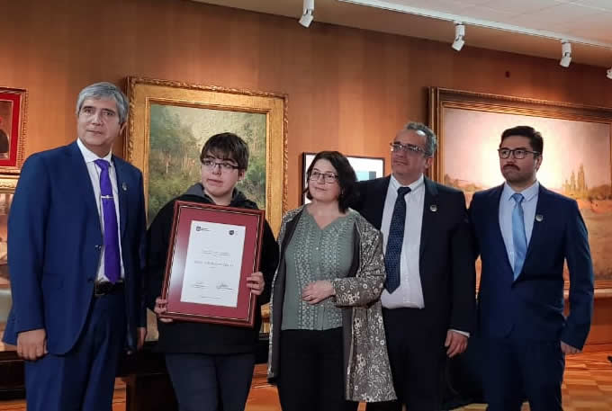 Texto que profesor Hugo Segura (Q.E.P.D) elaboró para estudiantes recibió Premio Atenea a “Mejor Obra Científica 2018”