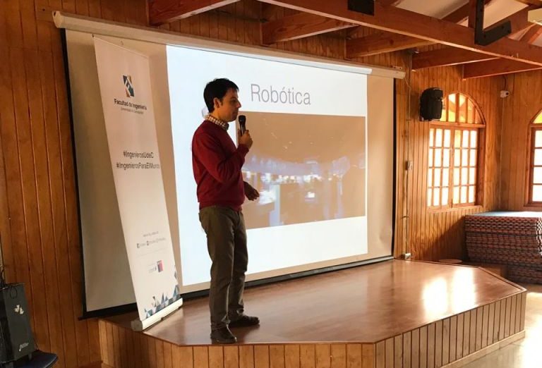 Docente del DIICC dictó charla a jóvenes del Liceo Bicentenario de Excelencia Polivalente de San Nicolás