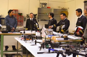 Oficiales del Arsenal Naval conocieron parte de las capacidades en ingeniería