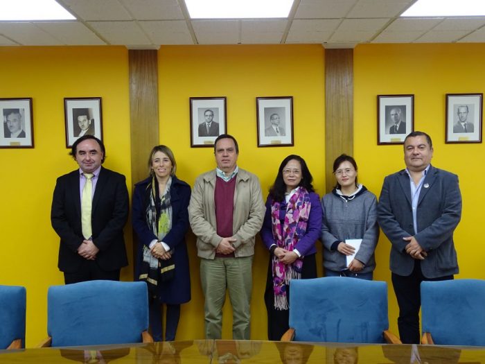 Primera Secretaria de la Embajada de China visita los laboratorios de Telecomunicaciones UdeC