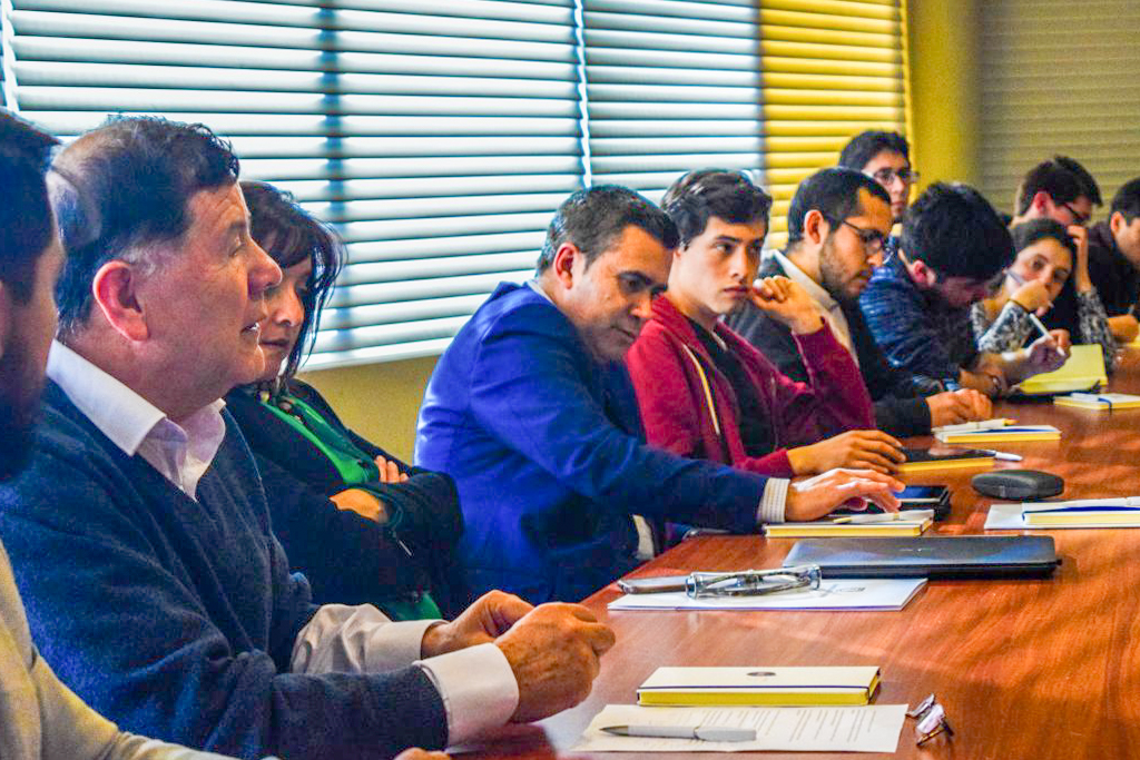 Alumnos de ingeniería comparten sus visiones de la industria con SOFOFA