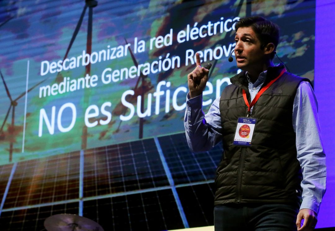 Ciencia Sin Ficción invitó al ingeniero Joan Leal a compartir su experiencia de vida y de emprendedor