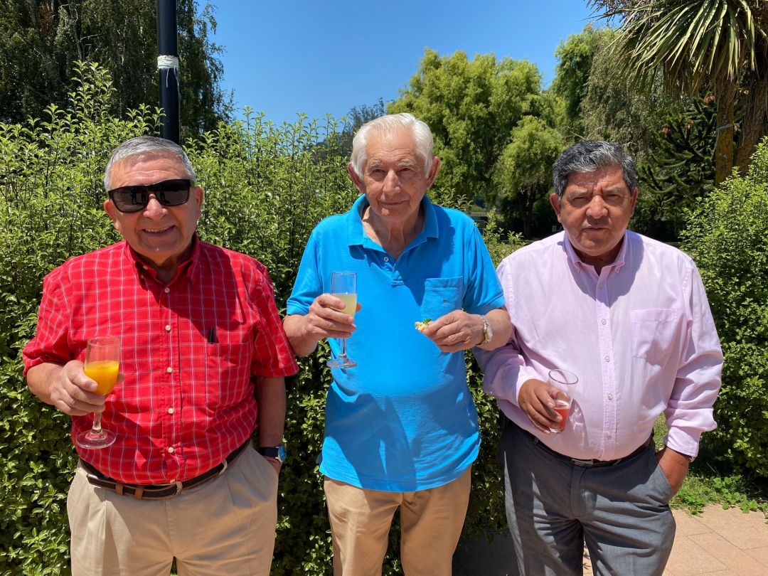 FI despide en almuerzo de camaradería a tres funcionarios que se acogen a retiro